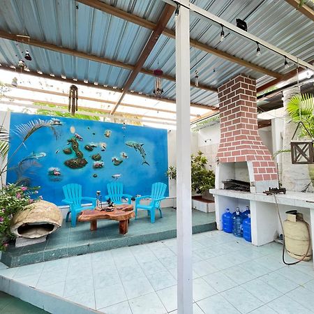 Nelyza'S Suites & Adventure Puerto Ayora  Exteriör bild