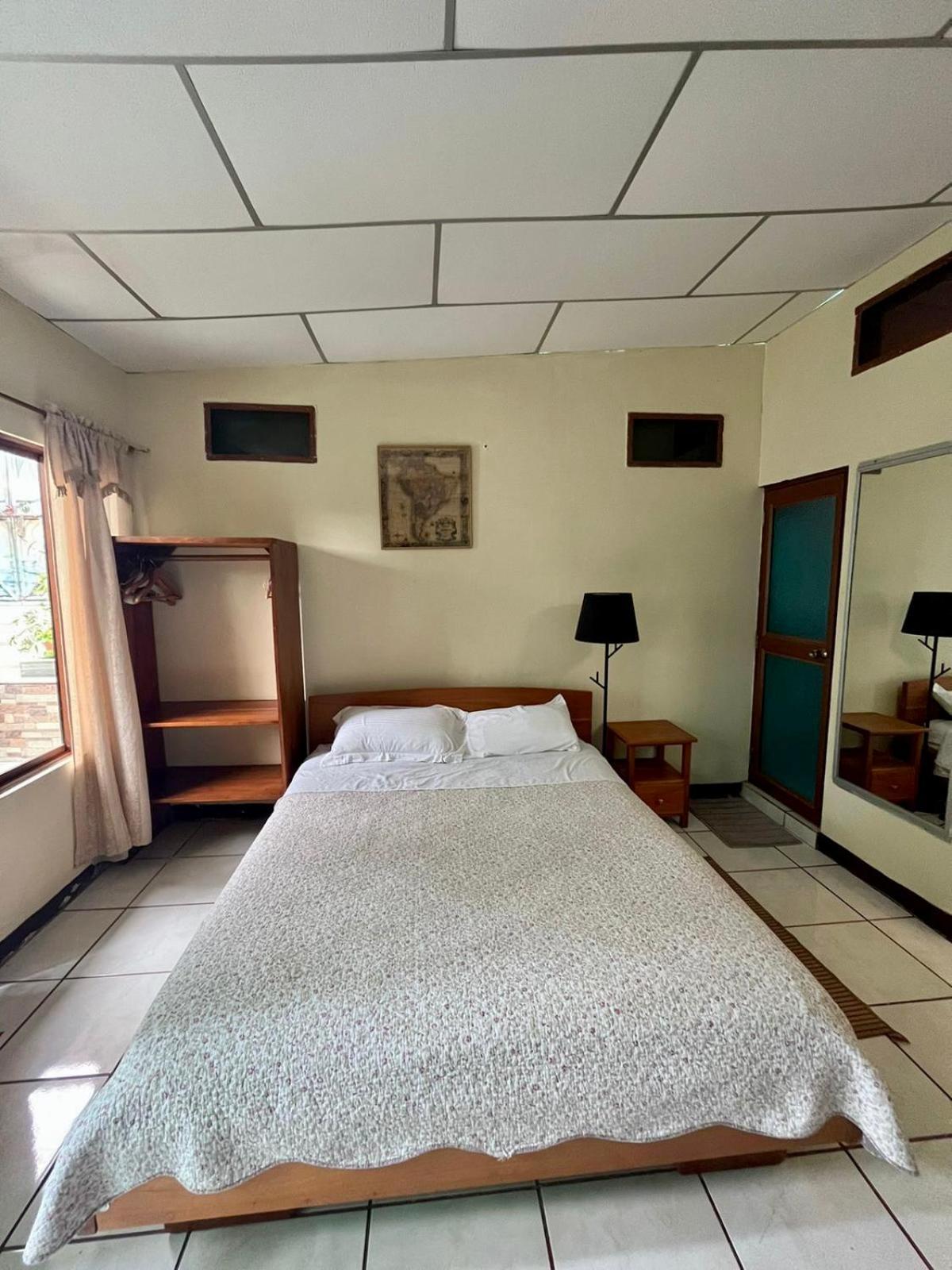 Nelyza'S Suites & Adventure Puerto Ayora  Exteriör bild