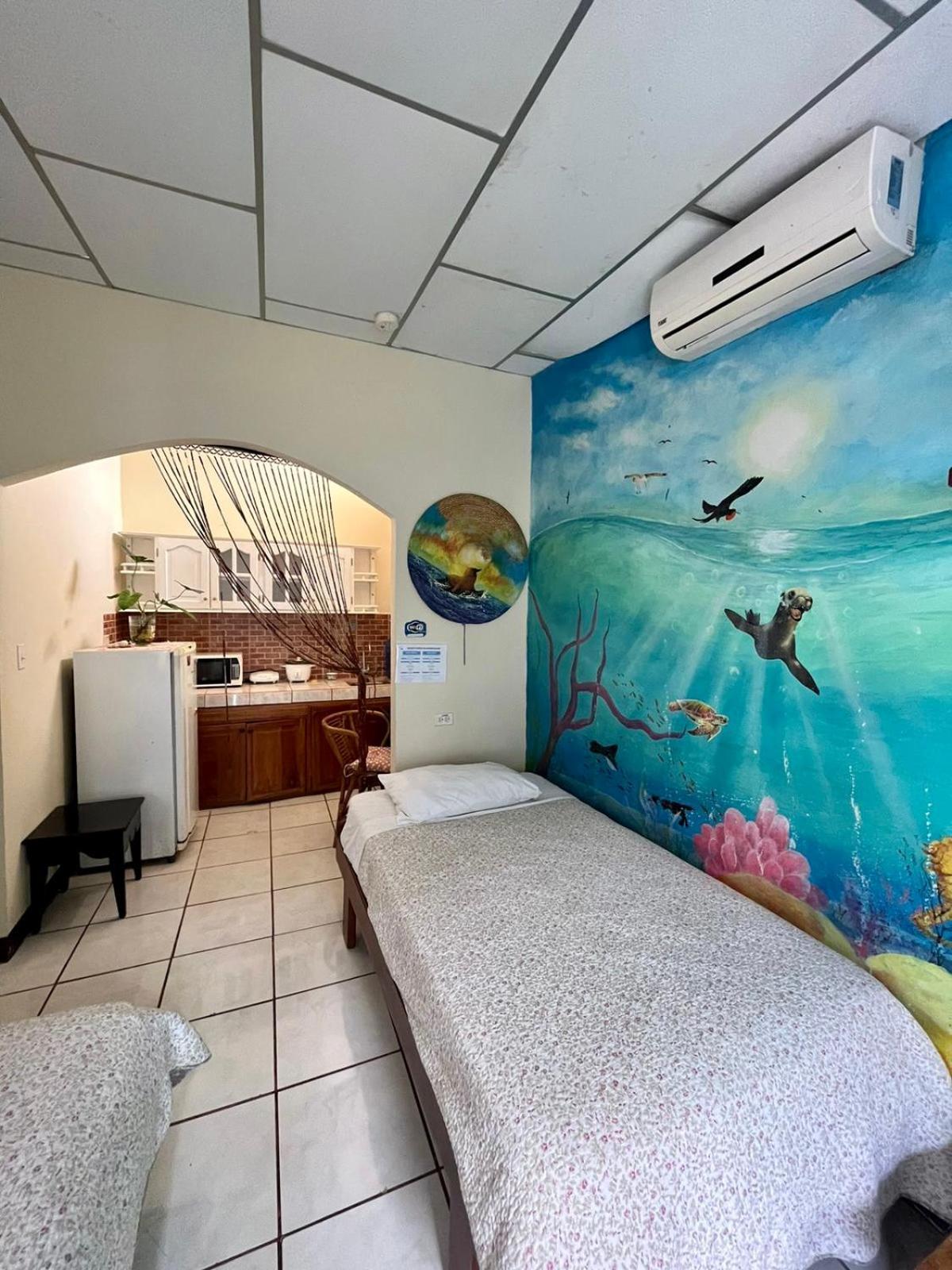 Nelyza'S Suites & Adventure Puerto Ayora  Exteriör bild