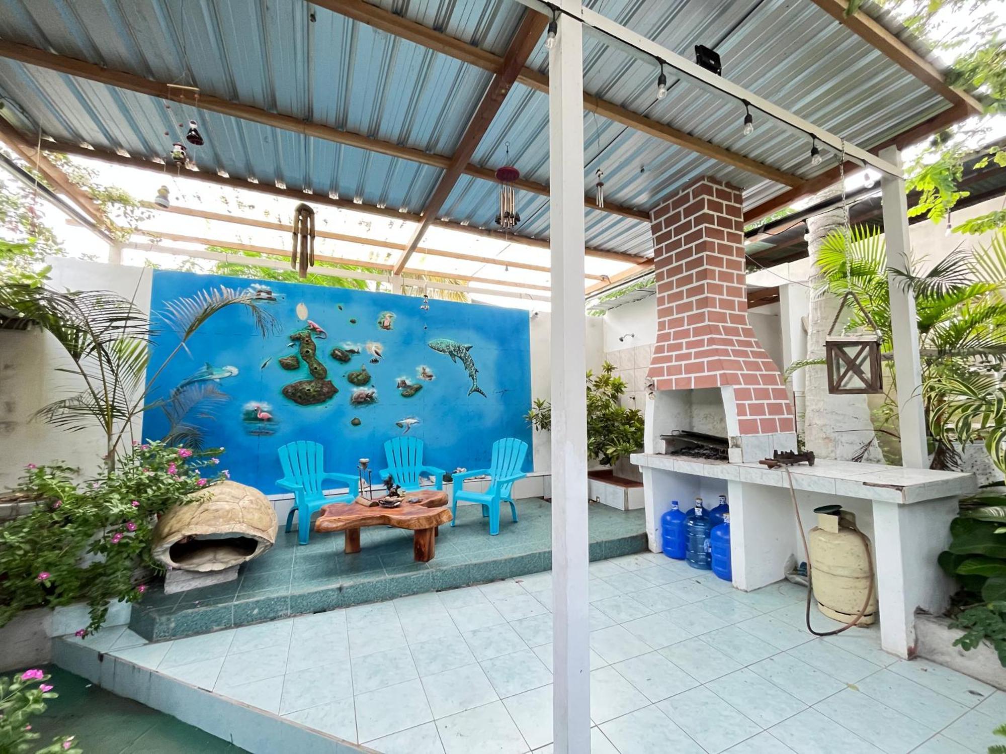 Nelyza'S Suites & Adventure Puerto Ayora  Exteriör bild